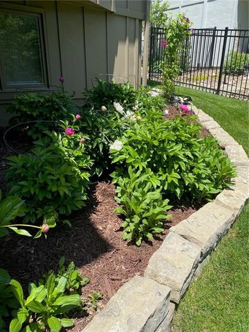 4121 NE Edgewater Court, Lee's Summit, MO 64064