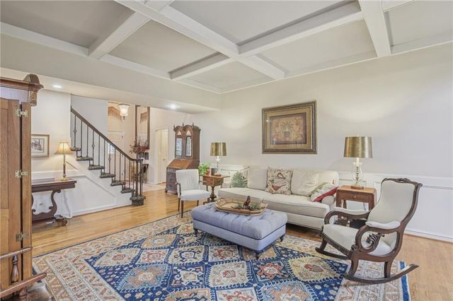 4121 NE Edgewater Court, Lee's Summit, MO 64064