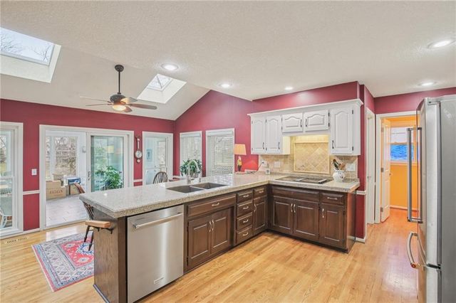 4121 NE Edgewater Court, Lee's Summit, MO 64064