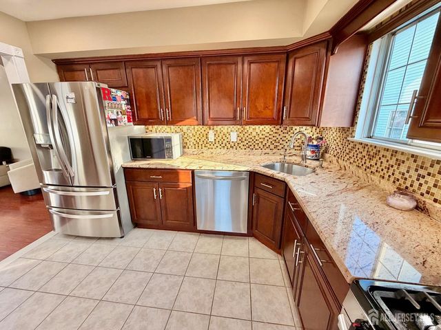 6 Amara Court, Old Bridge, NJ 08857