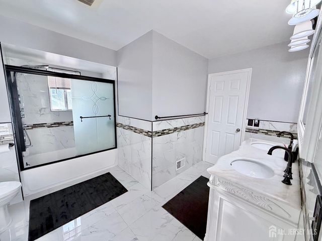 6 Amara Court, Old Bridge, NJ 08857