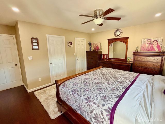 6 Amara Court, Old Bridge, NJ 08857