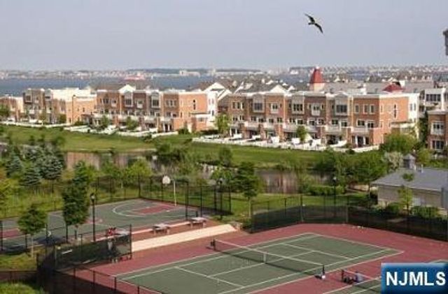 30 Freedomway 406, Jersey City, NJ 07305