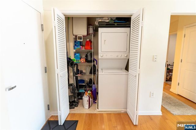 30 Freedomway 406, Jersey City, NJ 07305