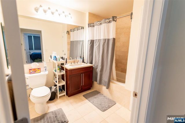 30 Freedomway 406, Jersey City, NJ 07305