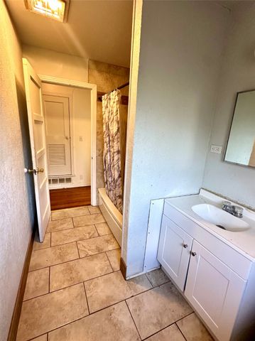 308 N Dallas Street, Groesbeck, TX 76642