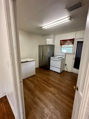 308 N Dallas Street, Groesbeck, TX 76642