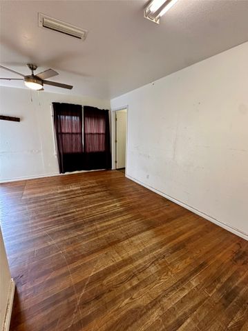 308 N Dallas Street, Groesbeck, TX 76642