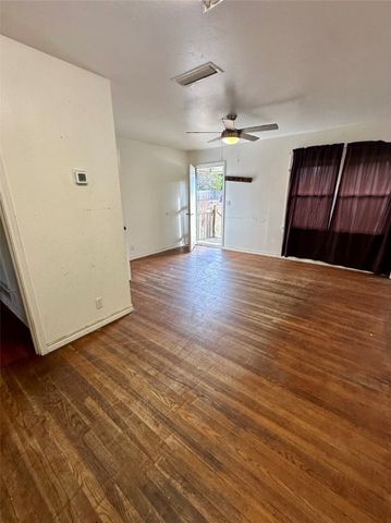 308 N Dallas Street, Groesbeck, TX 76642