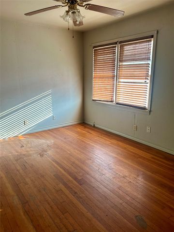 308 N Dallas Street, Groesbeck, TX 76642