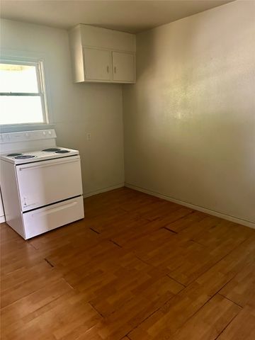 308 N Dallas Street, Groesbeck, TX 76642