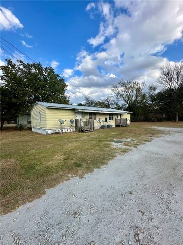 308 N Dallas Street, Groesbeck, TX 76642