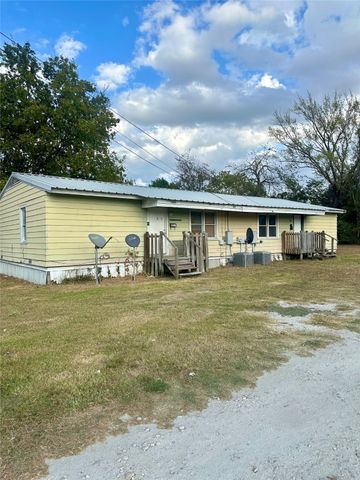 308 N Dallas Street, Groesbeck, TX 76642