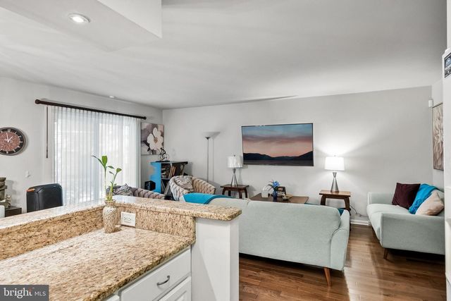 302 KINGS CROFT, Cherry Hill, NJ 08034