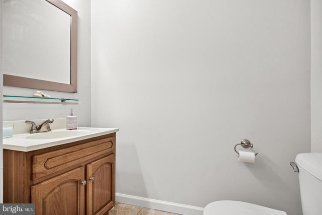 302 KINGS CROFT, Cherry Hill, NJ 08034