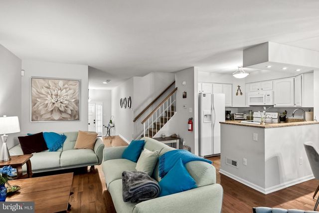 302 KINGS CROFT, Cherry Hill, NJ 08034
