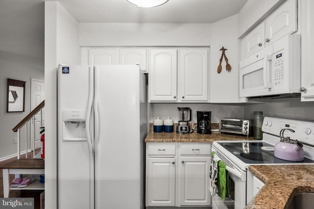 302 KINGS CROFT, Cherry Hill, NJ 08034