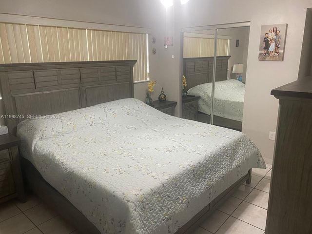 15669 SW 73rd Cir Ter 4-7, Miami, FL 33193