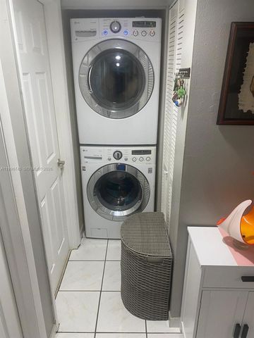 15669 SW 73rd Cir Ter 4-7, Miami, FL 33193