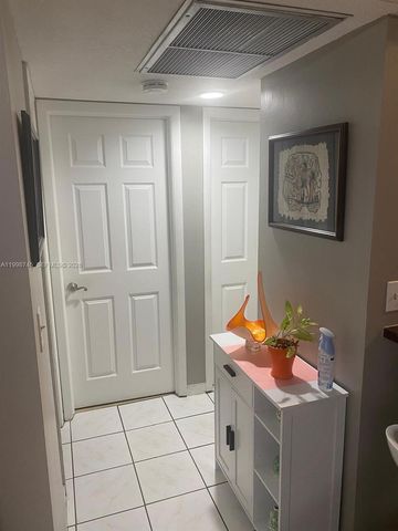 15669 SW 73rd Cir Ter 4-7, Miami, FL 33193