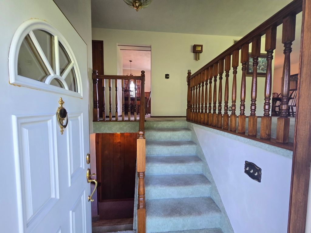 Image 11 of property listing at 11957 E Harrison Road, Mt Vernon, IL 62864