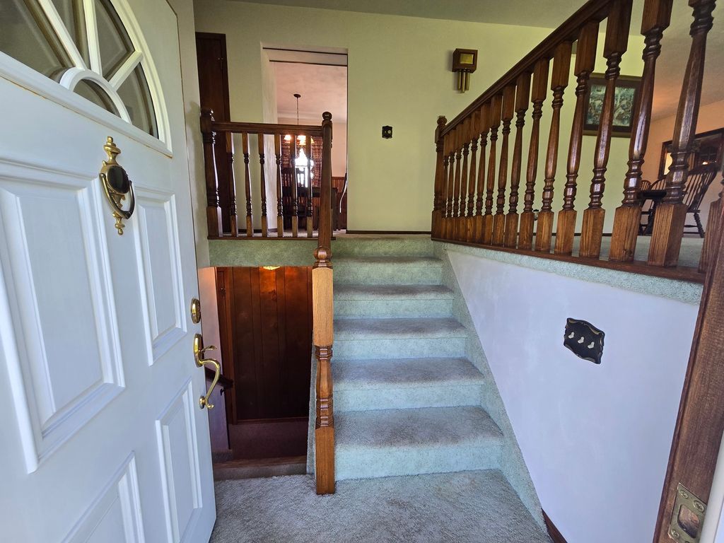 Image 12 of property listing at 11957 E Harrison Road, Mt Vernon, IL 62864