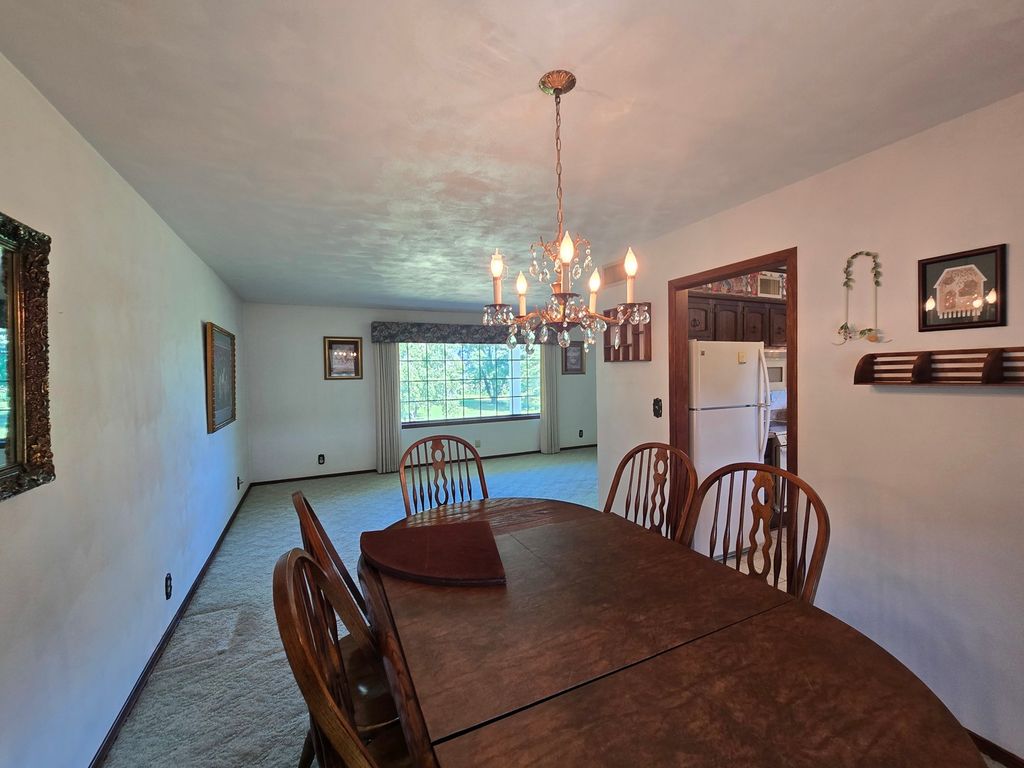 Image 17 of property listing at 11957 E Harrison Road, Mt Vernon, IL 62864