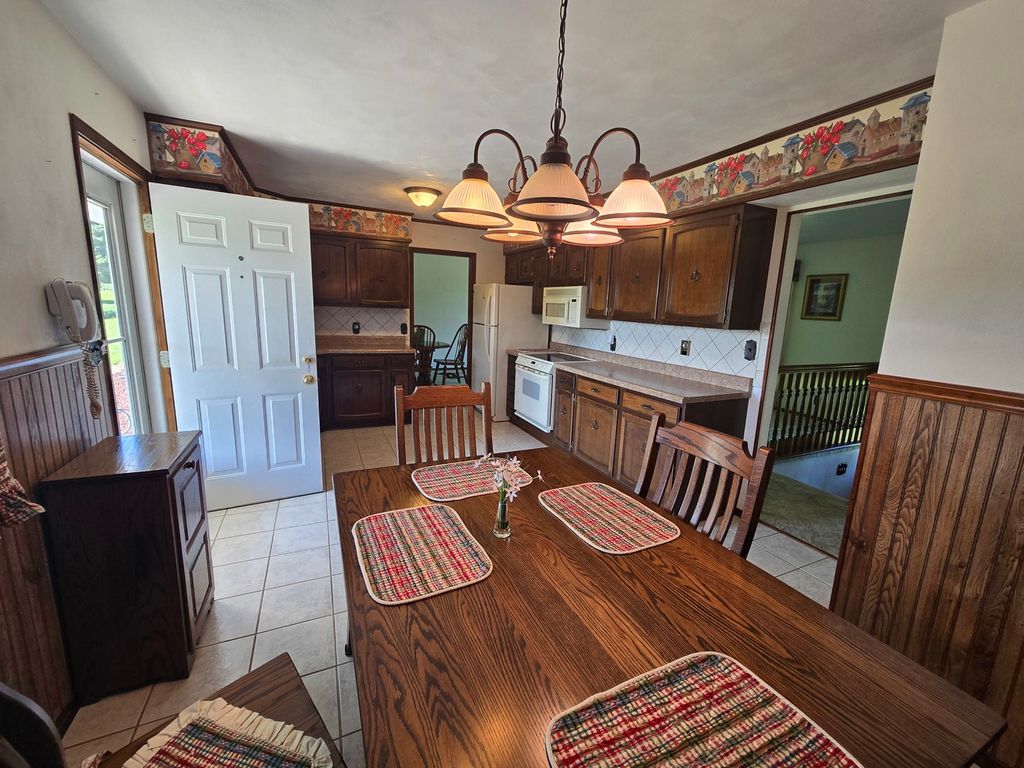 Image 20 of property listing at 11957 E Harrison Road, Mt Vernon, IL 62864