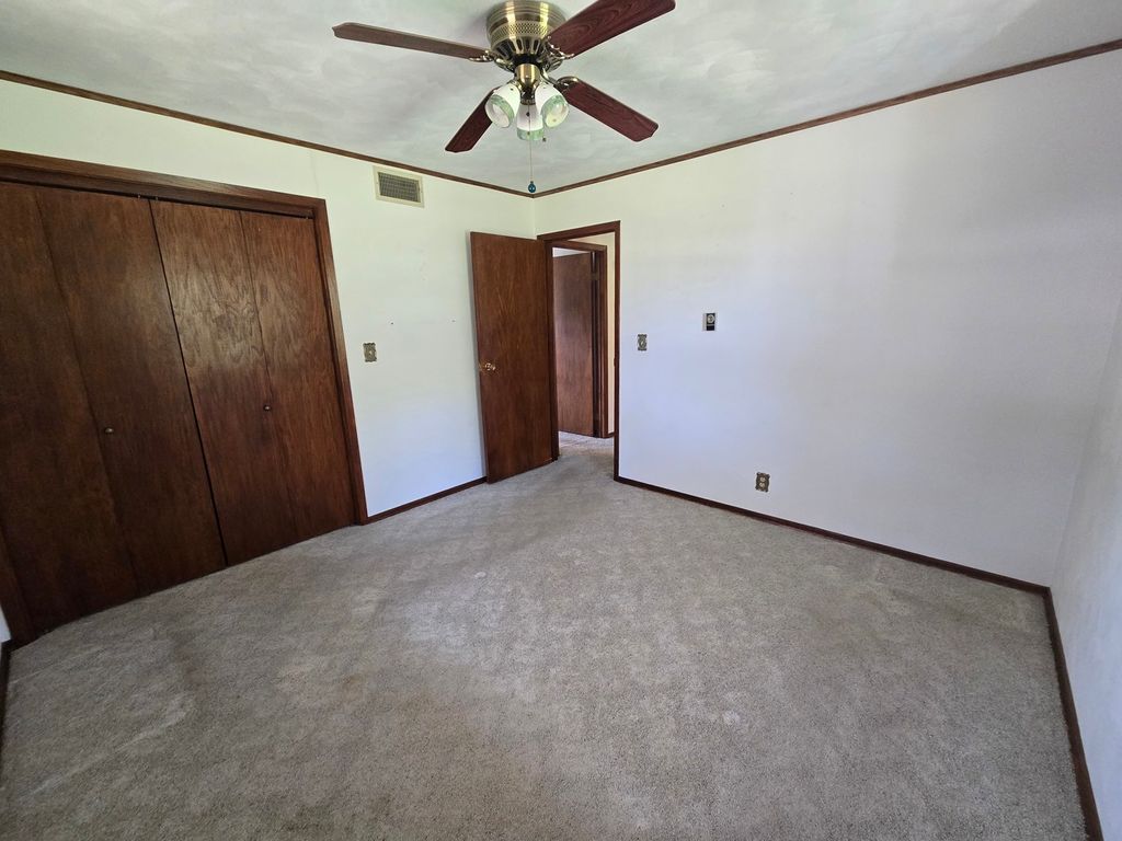 Image 26 of property listing at 11957 E Harrison Road, Mt Vernon, IL 62864
