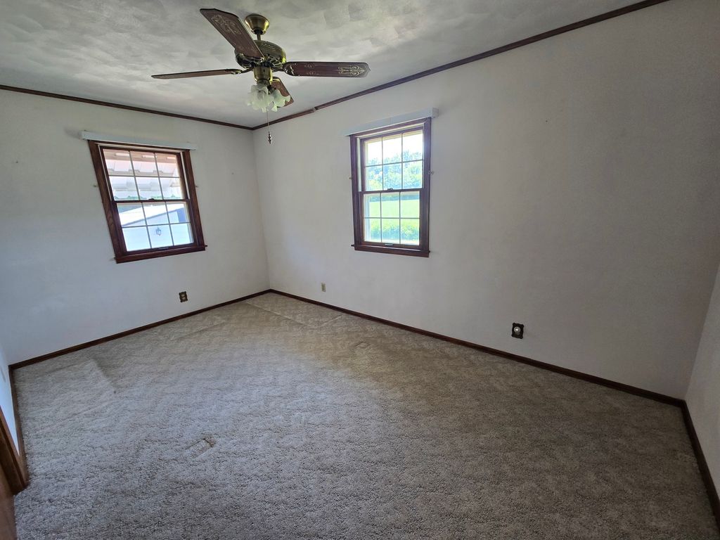 Image 27 of property listing at 11957 E Harrison Road, Mt Vernon, IL 62864