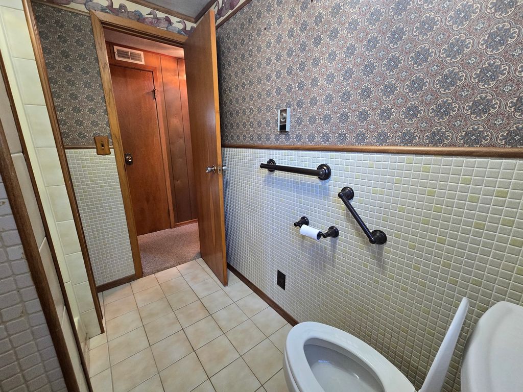Image 30 of property listing at 11957 E Harrison Road, Mt Vernon, IL 62864