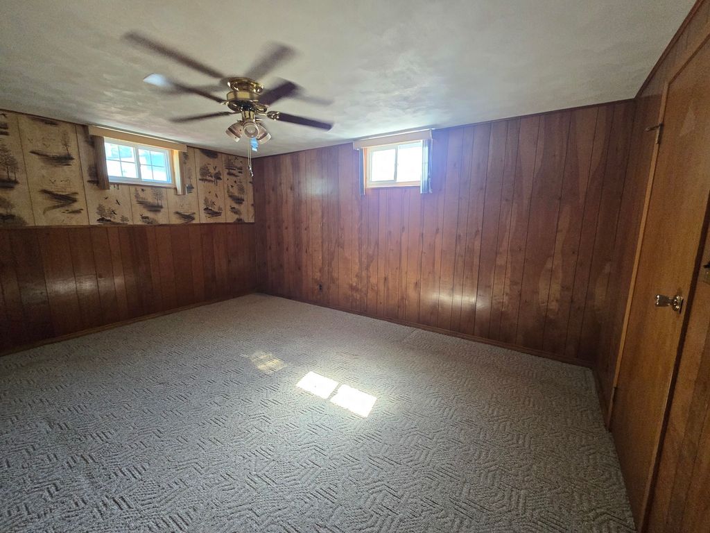 Image 31 of property listing at 11957 E Harrison Road, Mt Vernon, IL 62864