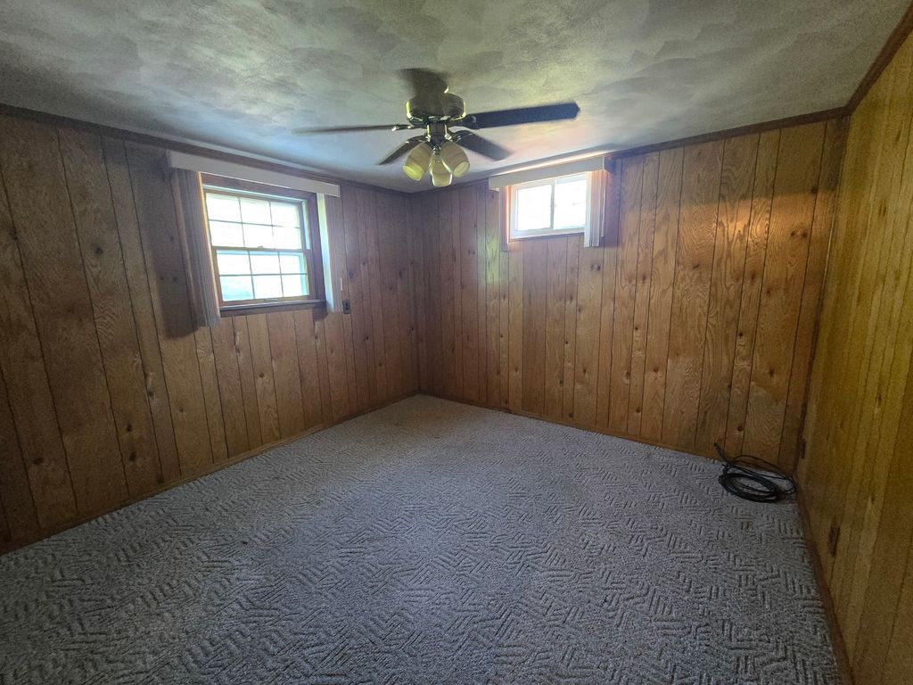Image 33 of property listing at 11957 E Harrison Road, Mt Vernon, IL 62864