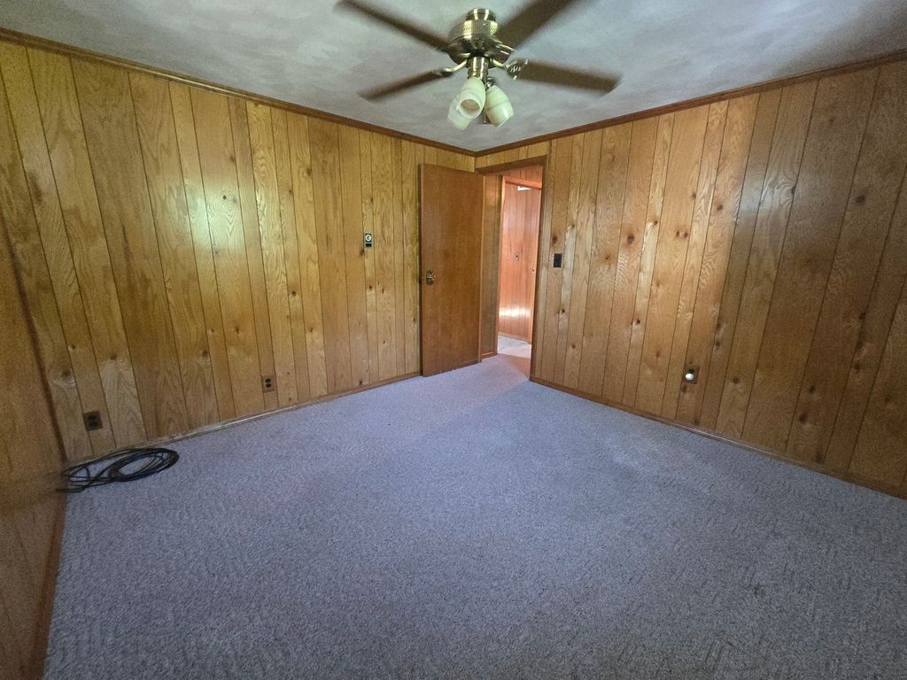Image 34 of property listing at 11957 E Harrison Road, Mt Vernon, IL 62864