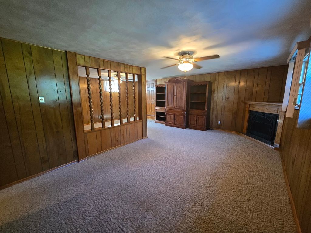 Image 36 of property listing at 11957 E Harrison Road, Mt Vernon, IL 62864