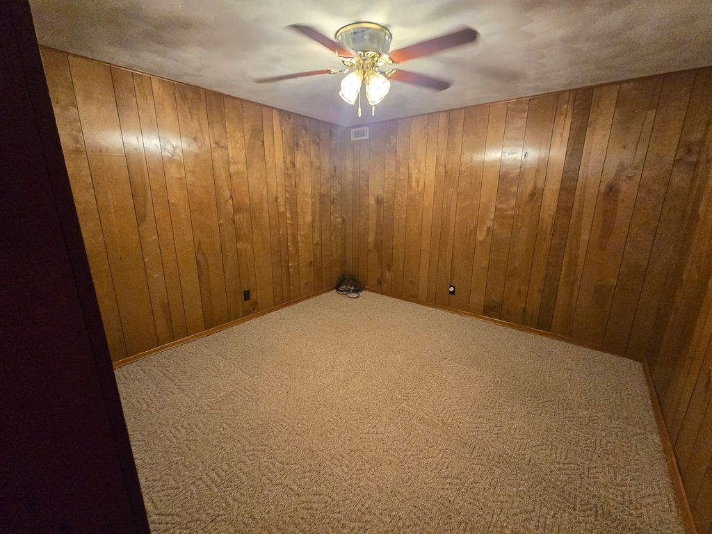 Image 38 of property listing at 11957 E Harrison Road, Mt Vernon, IL 62864