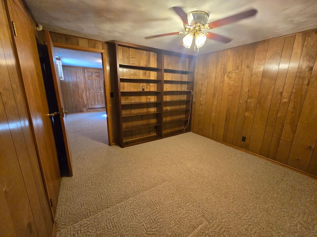 Image 39 of property listing at 11957 E Harrison Road, Mt Vernon, IL 62864