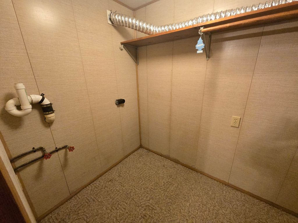 Image 40 of property listing at 11957 E Harrison Road, Mt Vernon, IL 62864