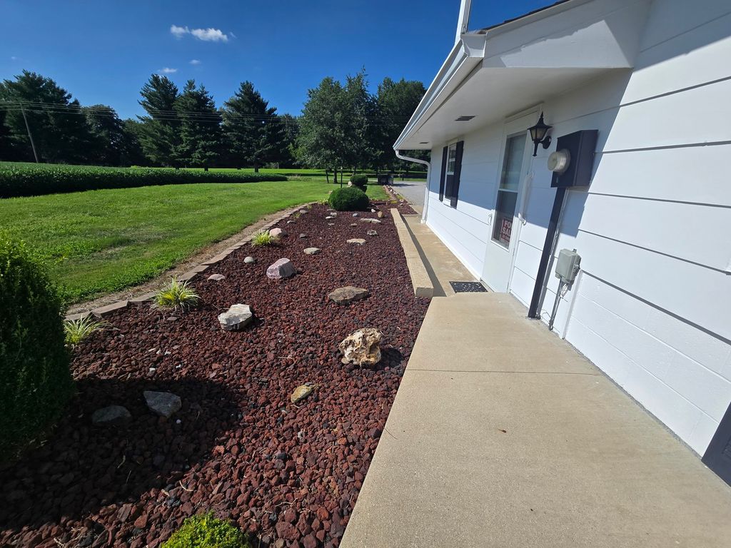 Image 49 of property listing at 11957 E Harrison Road, Mt Vernon, IL 62864