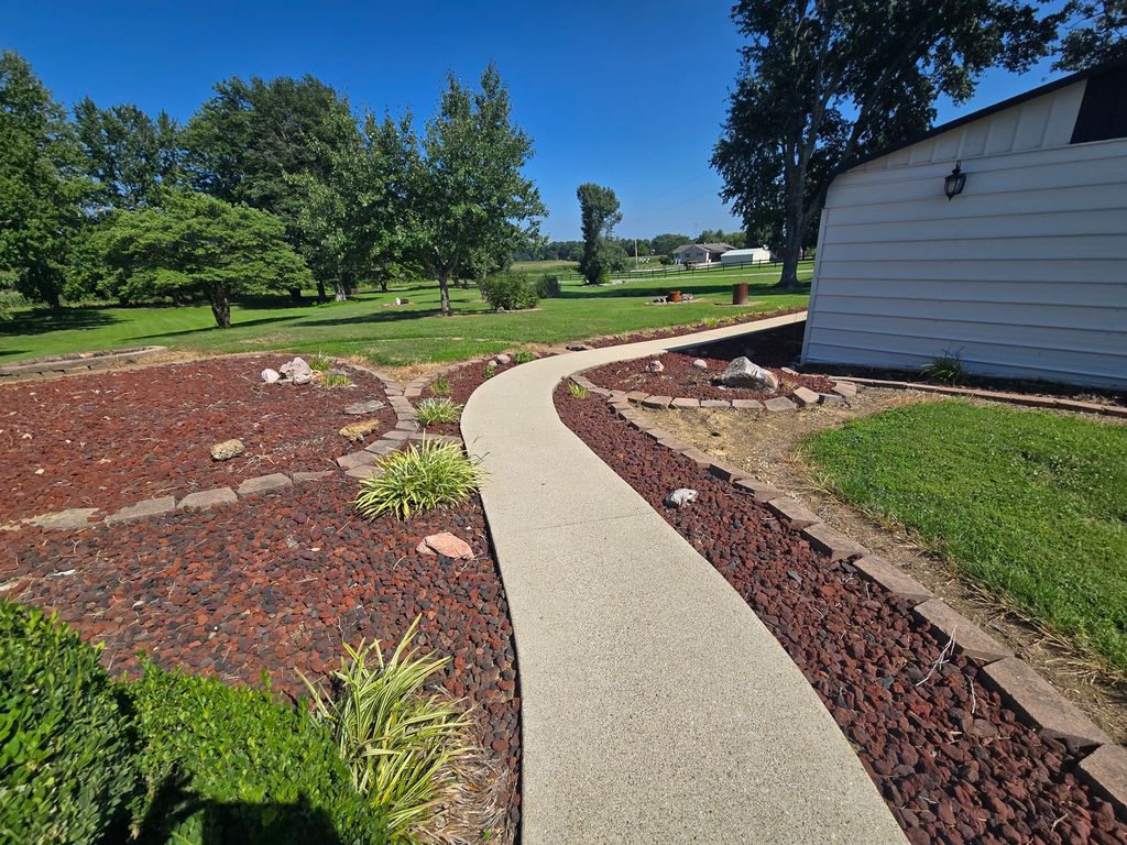 Image 52 of property listing at 11957 E Harrison Road, Mt Vernon, IL 62864