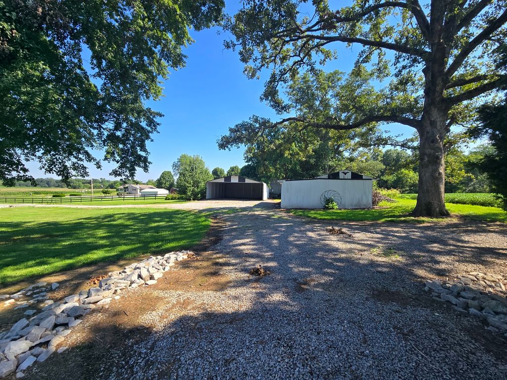 Image 56 of property listing at 11957 E Harrison Road, Mt Vernon, IL 62864