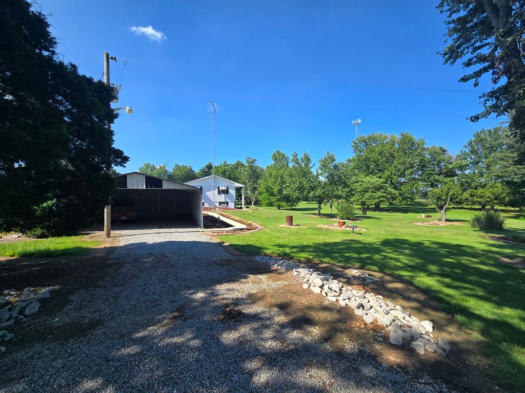 Image 58 of property listing at 11957 E Harrison Road, Mt Vernon, IL 62864
