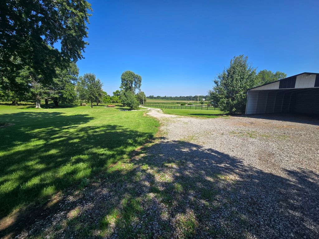 Image 60 of property listing at 11957 E Harrison Road, Mt Vernon, IL 62864