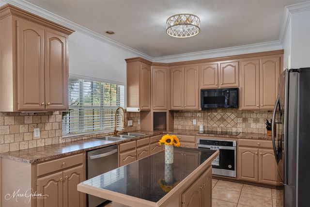 1229 Whitehall, Bossier City, LA 71112