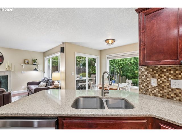 23889 Sw RED FERN Dr, Sherwood, OR 97140