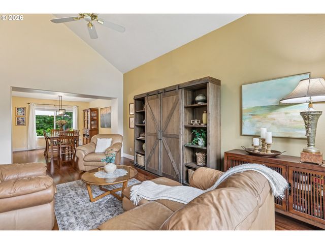 23889 Sw RED FERN Dr, Sherwood, OR 97140