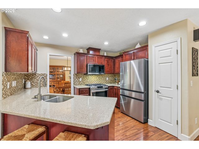 23889 Sw RED FERN Dr, Sherwood, OR 97140