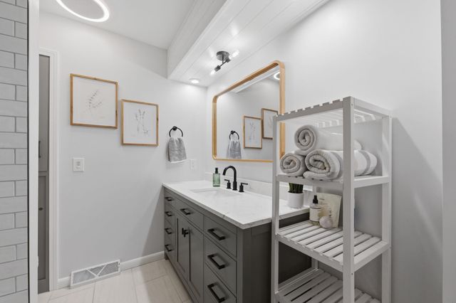 6614 E 14th St N, Wichita, KS 67206