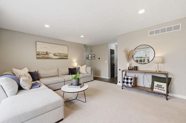 6614 E 14th St N, Wichita, KS 67206