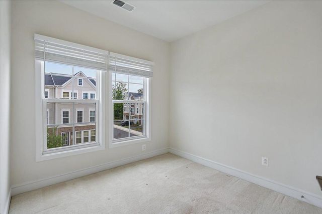 6703 UPLAND MANOR DR, Gainesville, VA 20155